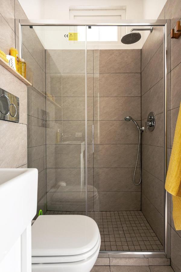A Yellow Touch - Modern Studio In Isola Milano Εξωτερικό φωτογραφία