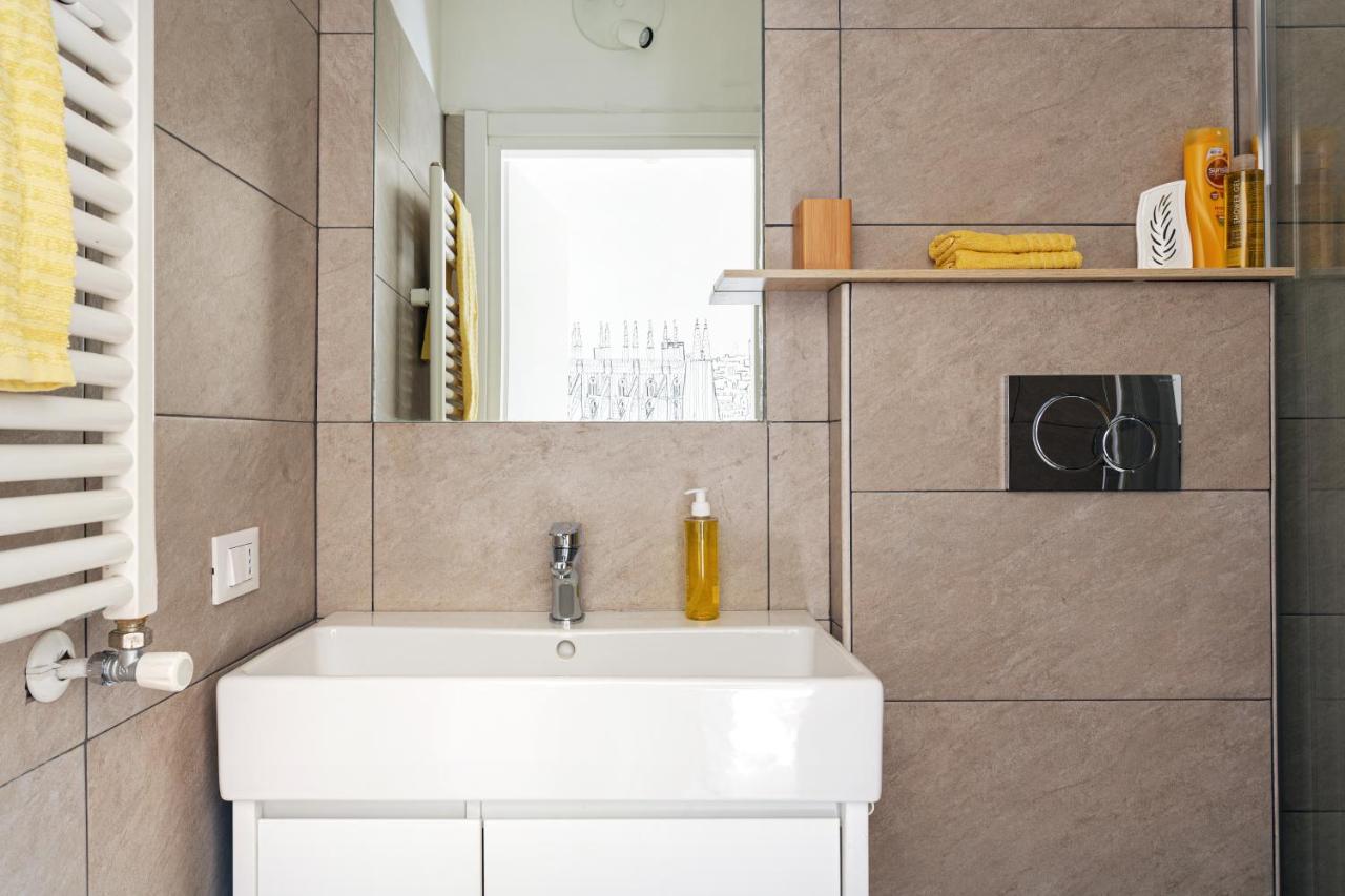 A Yellow Touch - Modern Studio In Isola Milano Εξωτερικό φωτογραφία