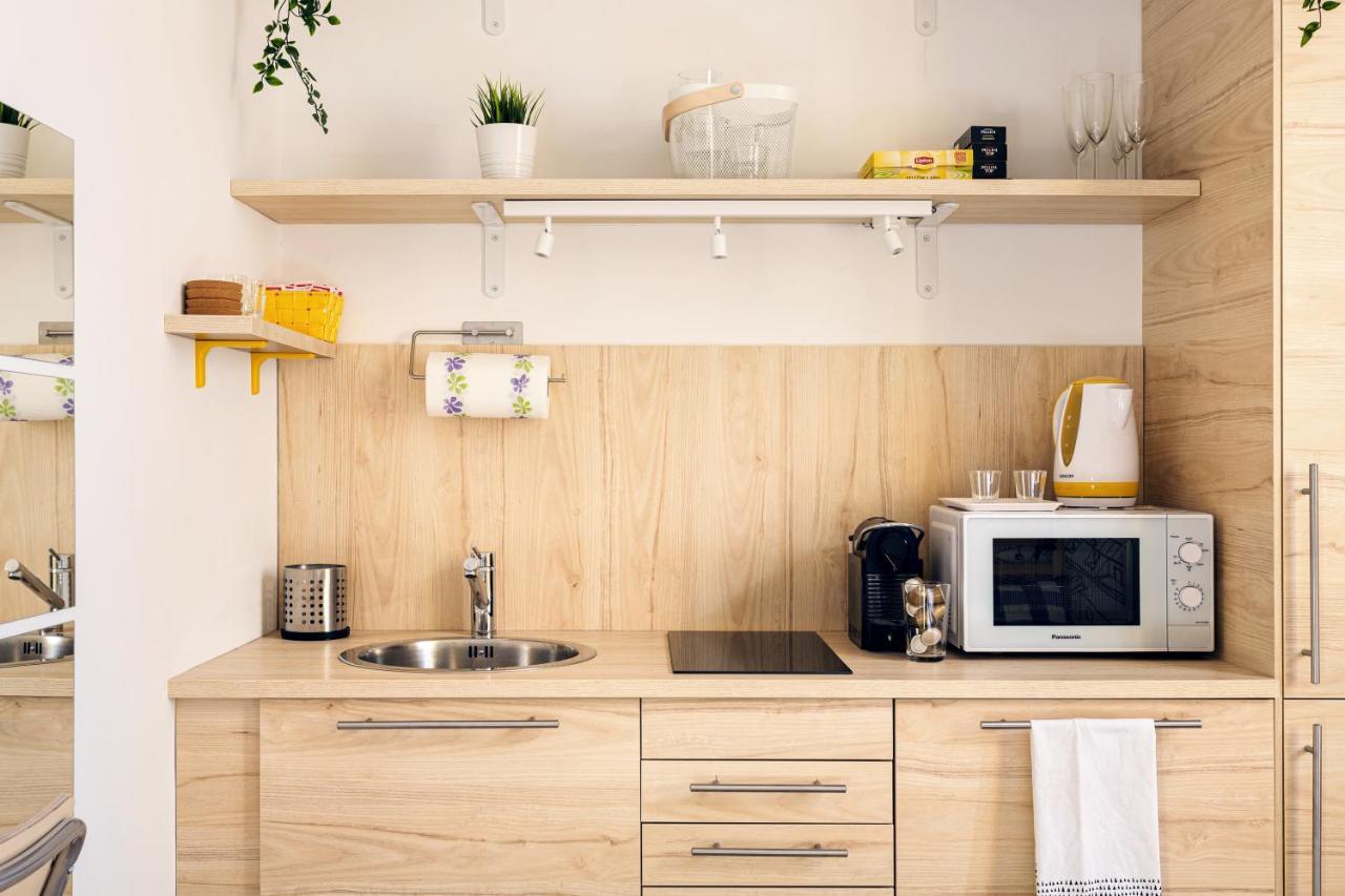A Yellow Touch - Modern Studio In Isola Milano Εξωτερικό φωτογραφία